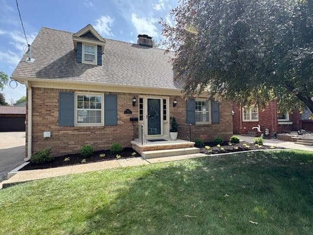 Gallery photos for Beautiful Front Yard Overhaul in Des Moines: Image #1