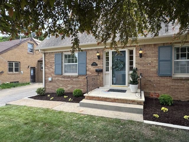 Gallery photos for Beautiful Front Yard Overhaul in Des Moines: Image #3